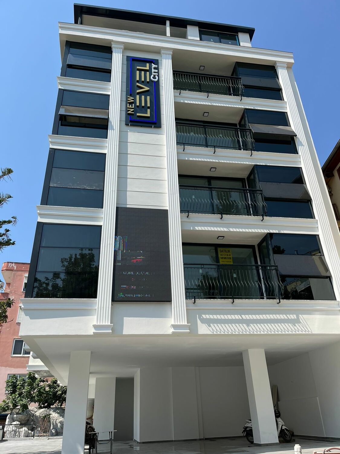 <span style="font-weight: bold;">ID:150 "NEW LEVEL CITY" 1+1 40 кв.м 1+1 49,5 кв.м 1+1 56 кв.м</span> <span style="font-weight: bold;">махалле Шекерхане, Аланья, Сдача 08.2023<br></span>